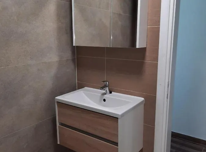 Stone House Zgogo Τρογκίρ