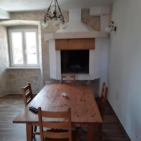 Stone House Zgogo * 特罗吉尔